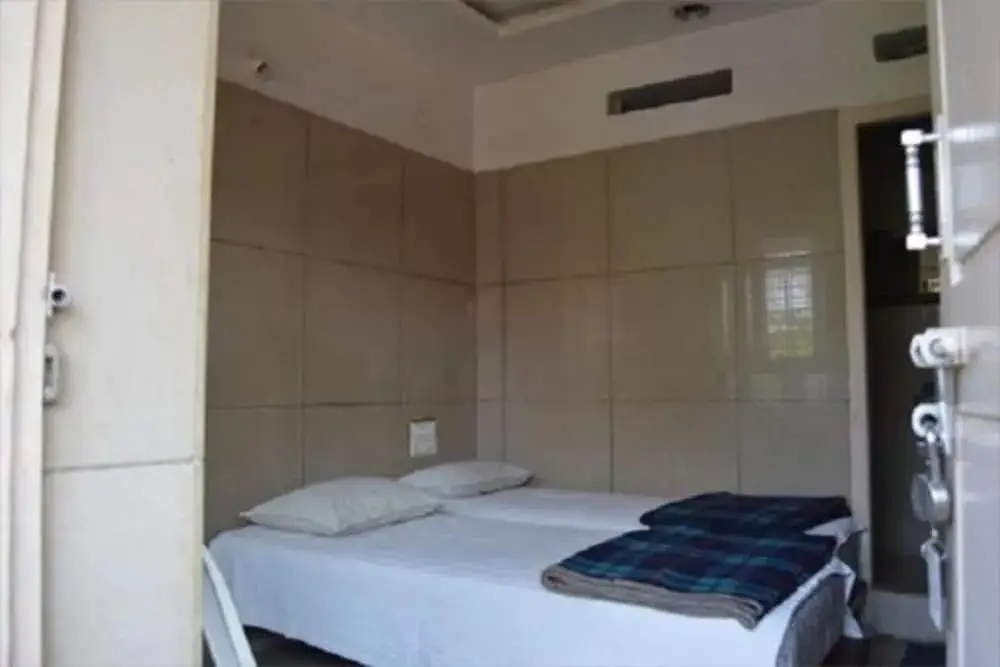 Chitradurga: Mourya Deluxe AC Lodge