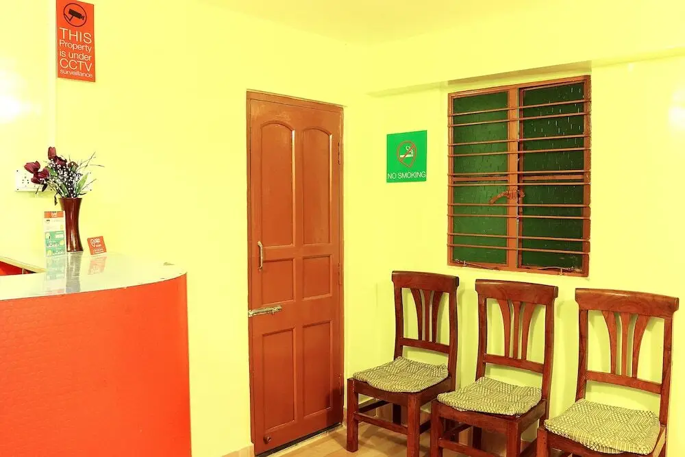 Колката: silver inn guest house