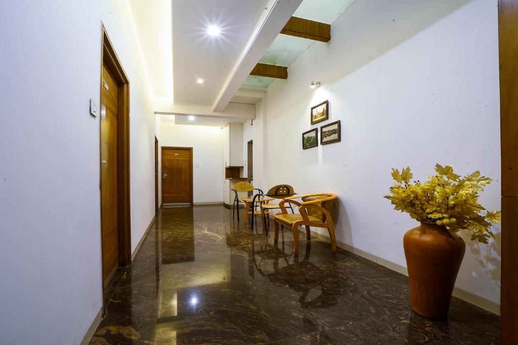 Hotel Sri Sri Executive Lodging — фото 1