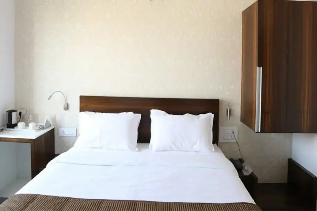 Колхапур: Hotel Sri Sri Executive Lodging