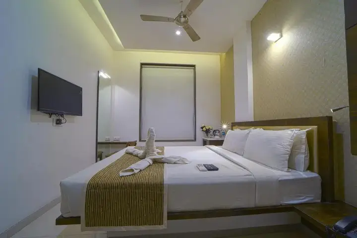Колхапур: Hotel Sri Sri Executive Lodging