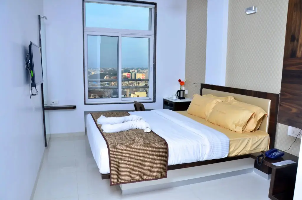 Hotel Sri Sri Executive Lodging — фото 1