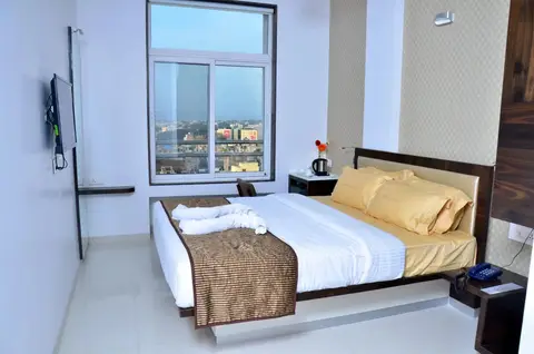 Hotel Sri Sri Executive Lodging — фото 1