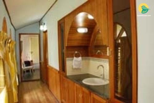 Кумараком: Amrutham Houseboat 2