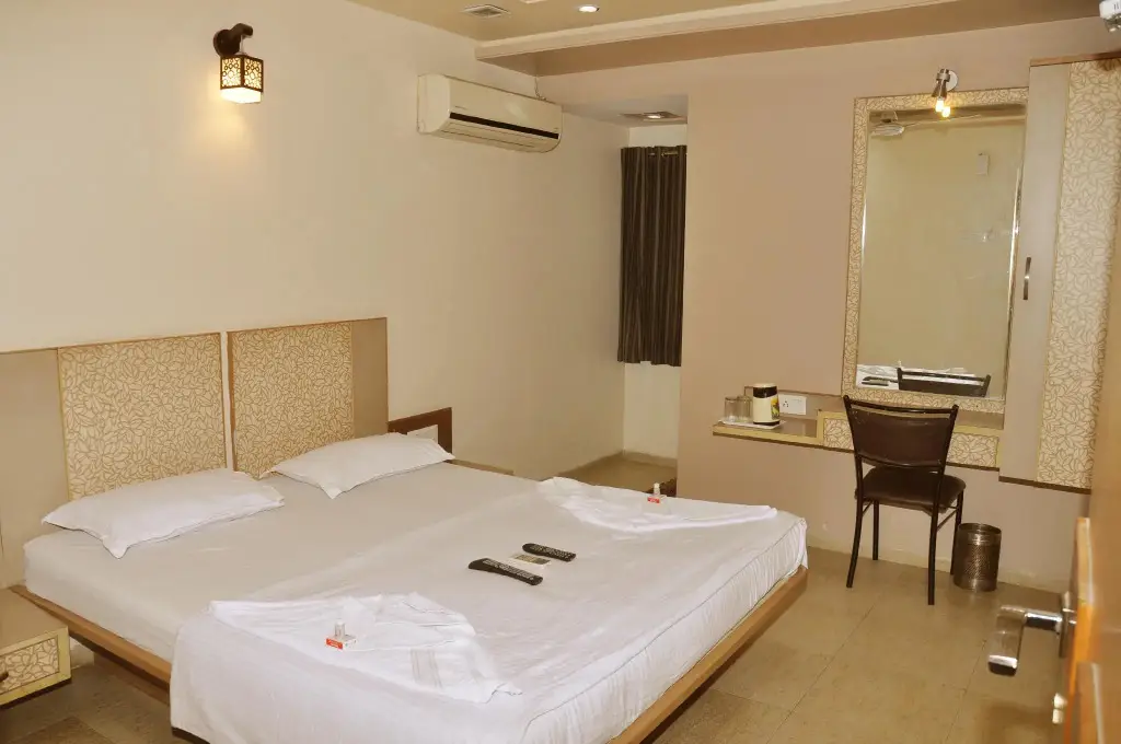 Ширди: Hotel Sai Suraj Palace