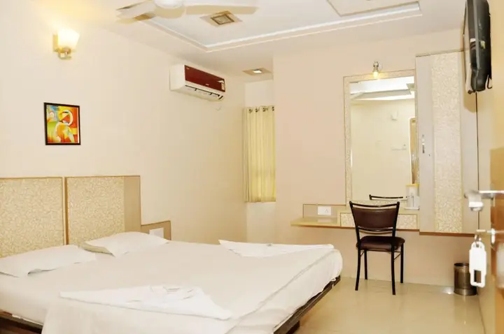 Ширди: Hotel Sai Suraj Palace