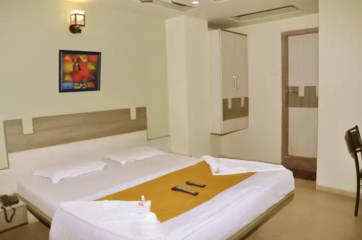 Ширди: Hotel Sai Suraj Palace