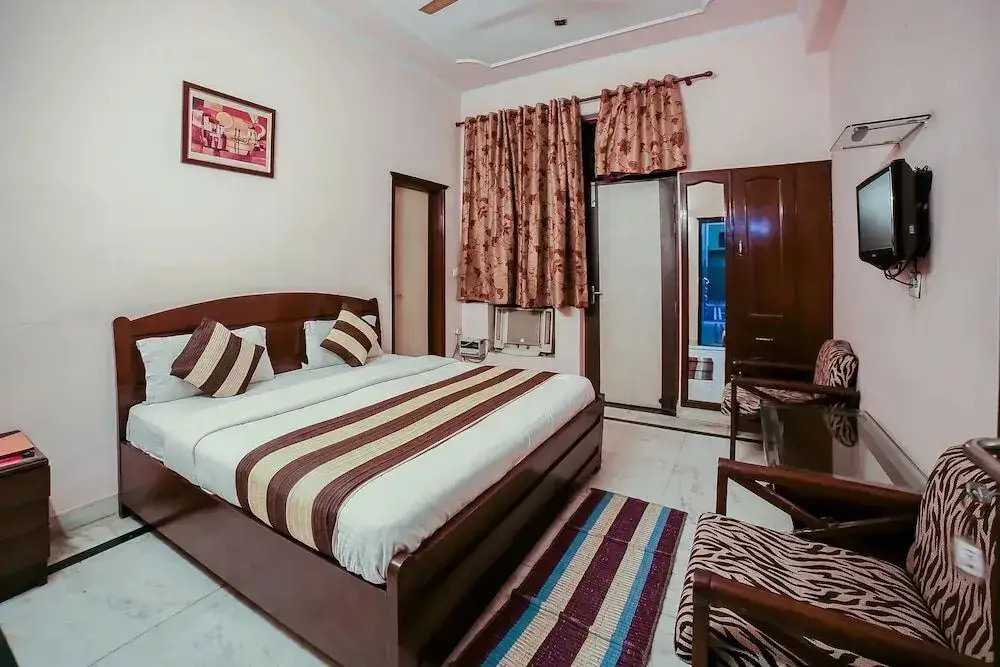 Нойда: OYO 3464 Rajdeep Villa