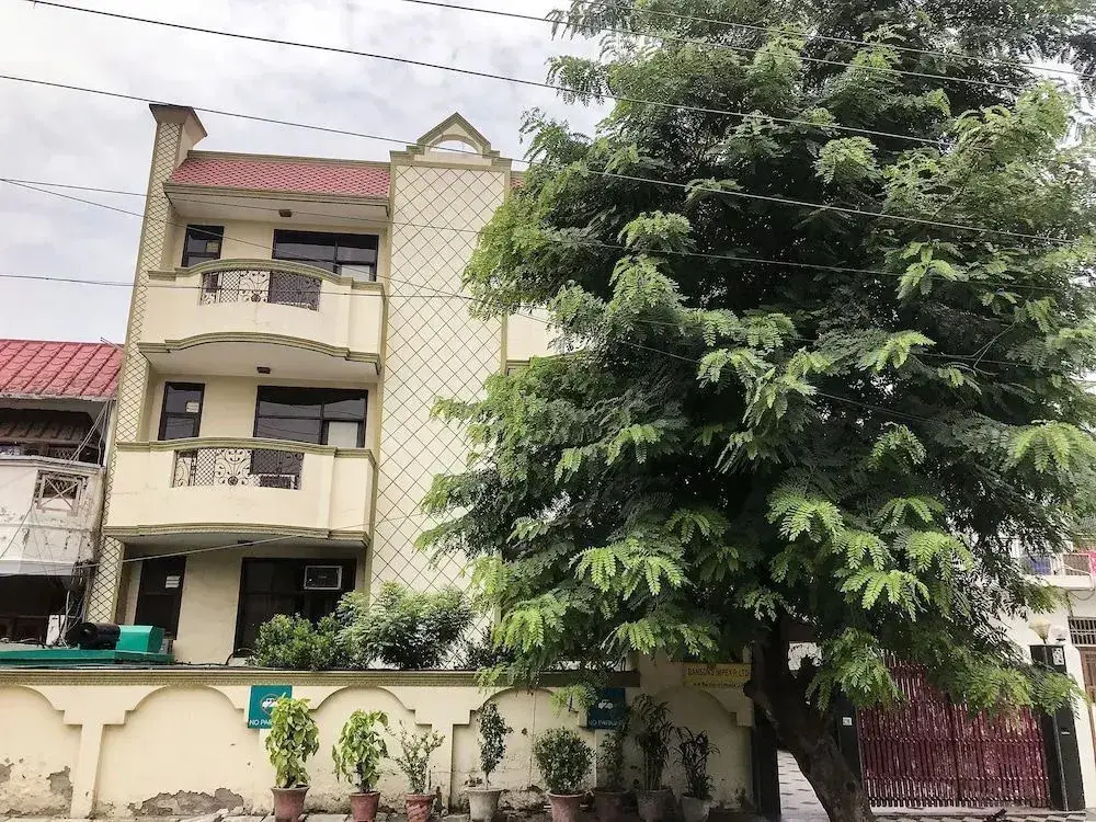 Нойда: OYO 3464 Rajdeep Villa