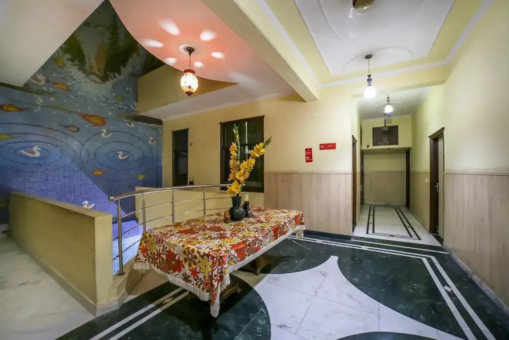 Нойда: OYO 3464 Rajdeep Villa
