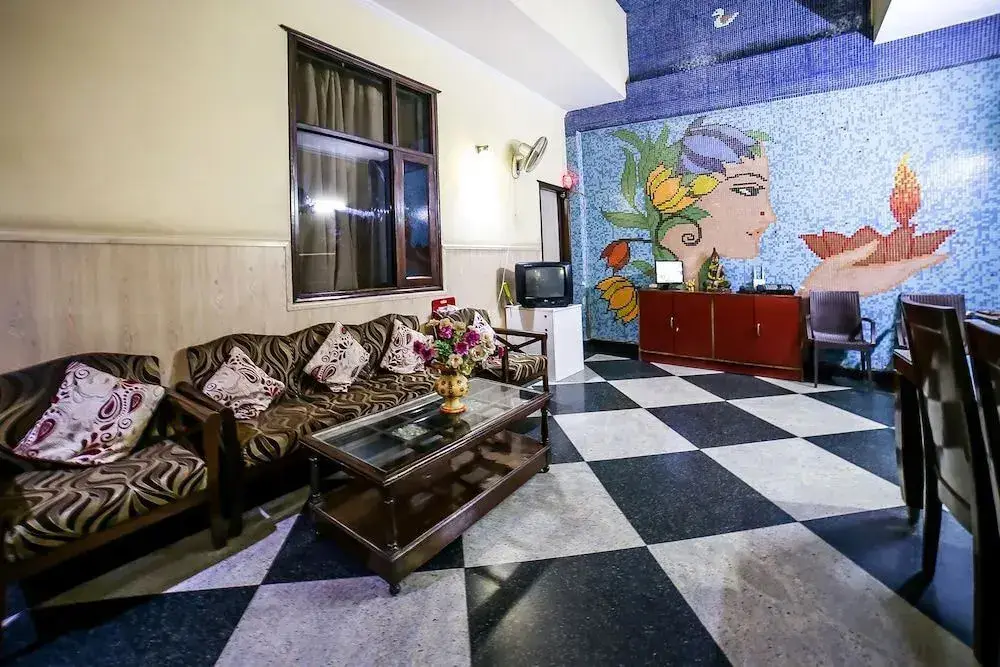Нойда: OYO 3464 Rajdeep Villa