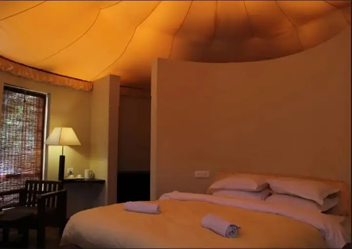 Хундер: Mystique Meadows Earth Homes