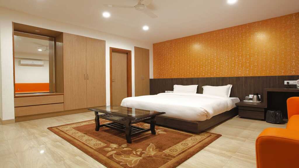 Hotel Santosh Dham — фото 1
