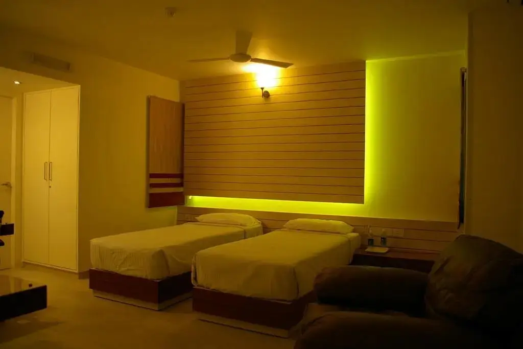 Бангалор: Roseline Suites - A Business Hotel