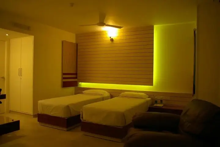 Бангалор: Roseline Suites - A Business Hotel