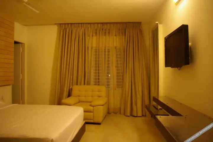 Бангалор: Roseline Suites - A Business Hotel
