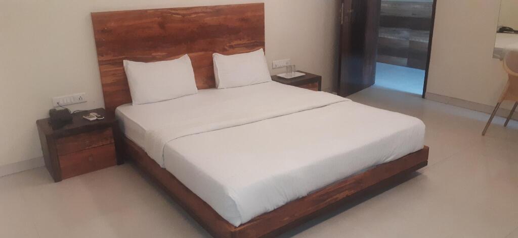 Тхане: Hotel Sai Comforts