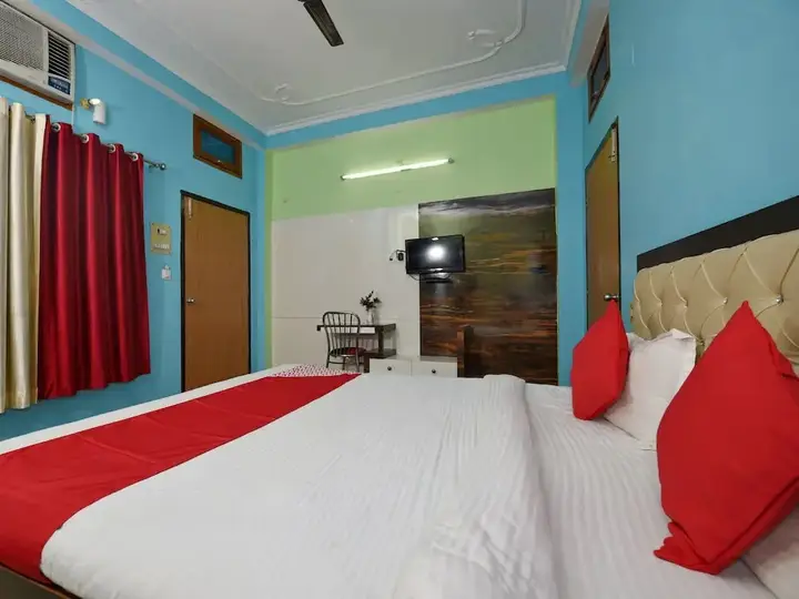 Сарнатх: OYO 4409 Hotel Chaitanya Inn
