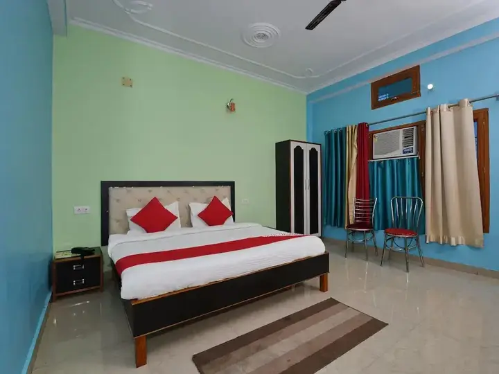 Сарнатх: OYO 4409 Hotel Chaitanya Inn