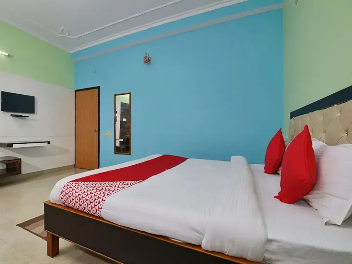 Сарнатх: OYO 4409 Hotel Chaitanya Inn