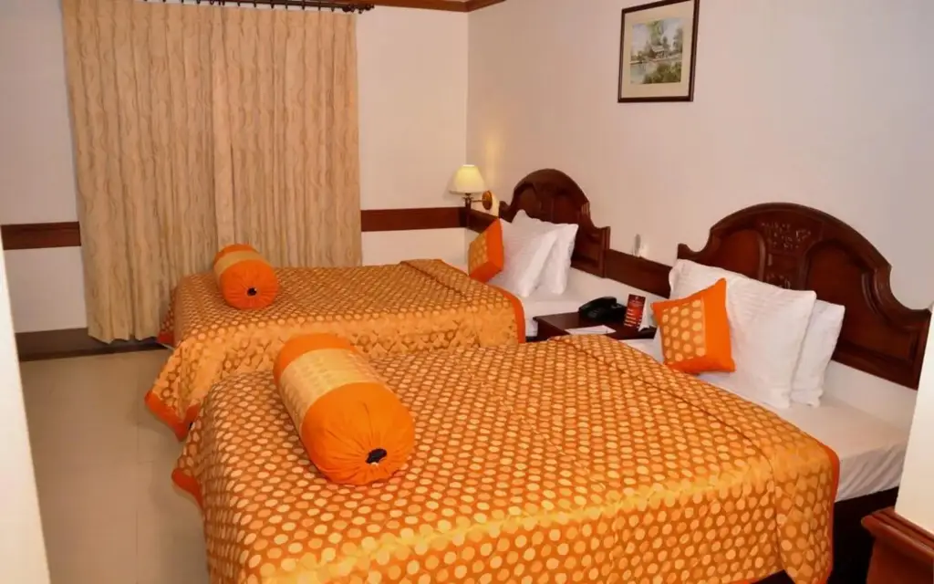 Cherthala: Hotel Aroor Residency