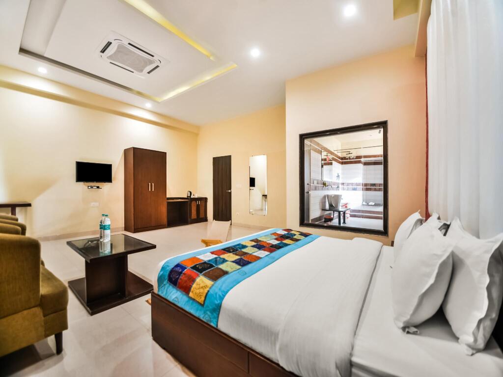Hotel Amrit Manthan — фото 1