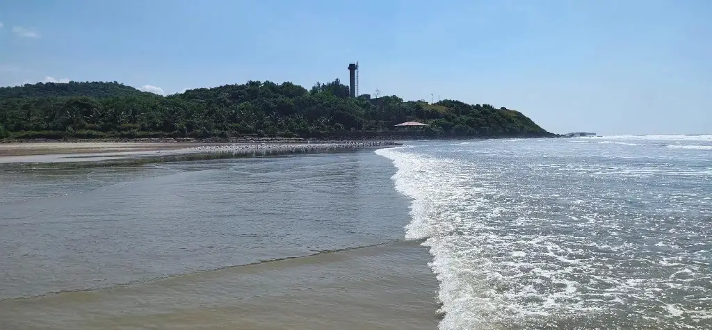 Даполи: Whistling Waves Beach Resort