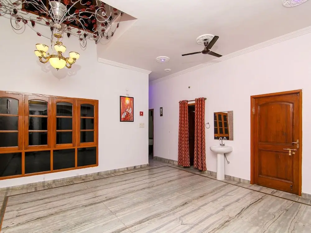 Лакхнау: OYO Rooms Near Mayo Hospital