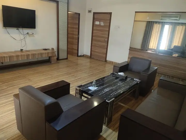 Тхане: Hotel Praveen International