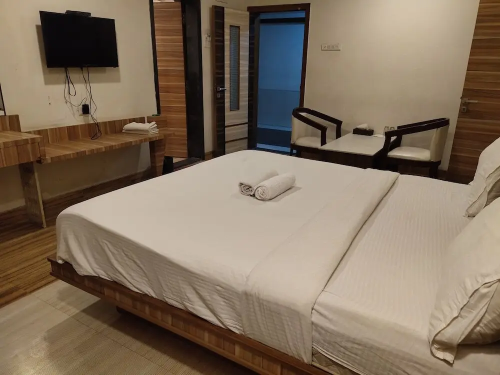 Тхане: Hotel Praveen International