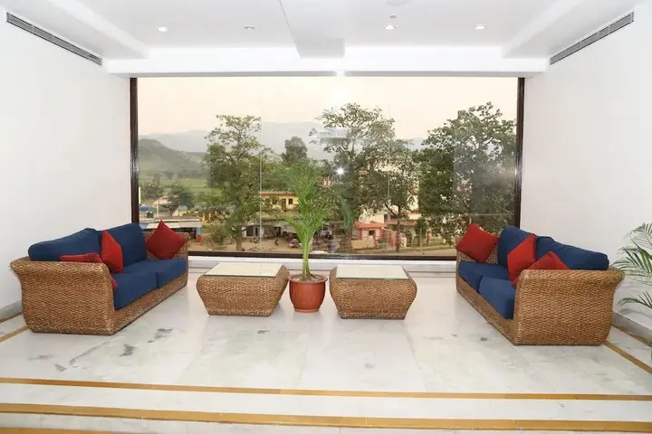 Бадди: OYO 2192 Hotel Gianz