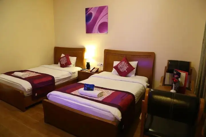 Бадди: OYO 2192 Hotel Gianz