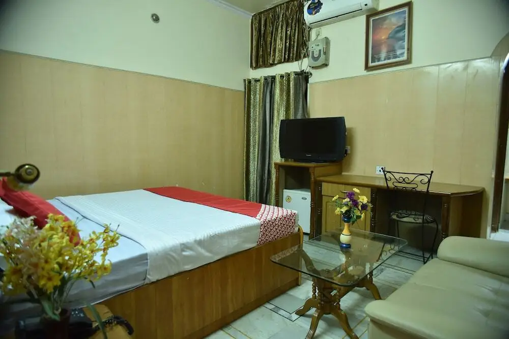 Rohtak: OYO Rooms Near Mansarovar Garden