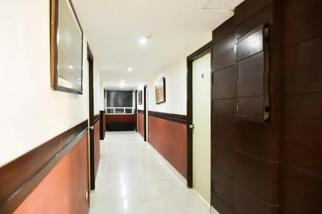 Нью-Дели: Capital O 2457 Hotel Green Lotus