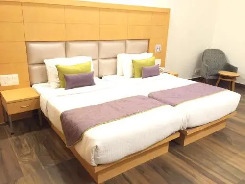 Данапур: The Westend Hotel