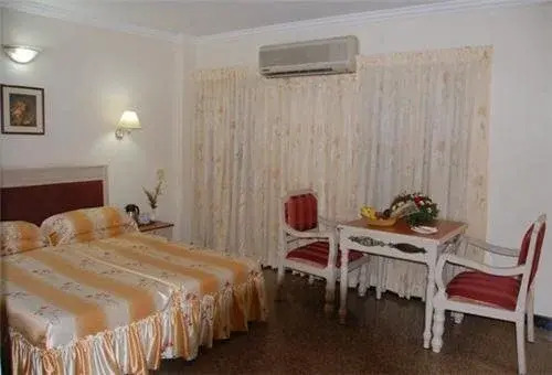 Колката: Hotel Host International