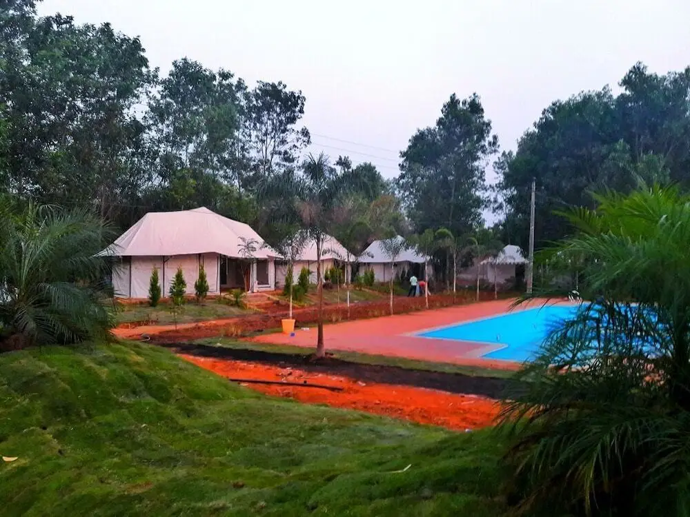 Лонда: Magenta Resort