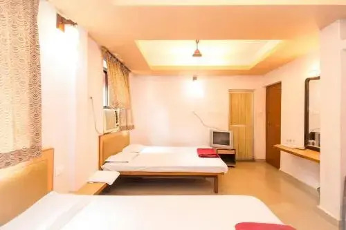 Верем: Hotel Sai Prabhavati