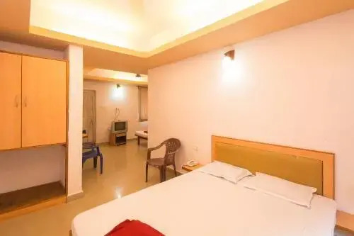 Верем: Hotel Sai Prabhavati