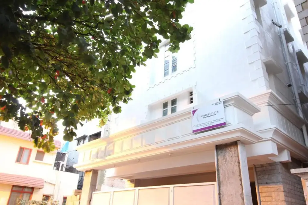 White Feather Hotel — фото 1