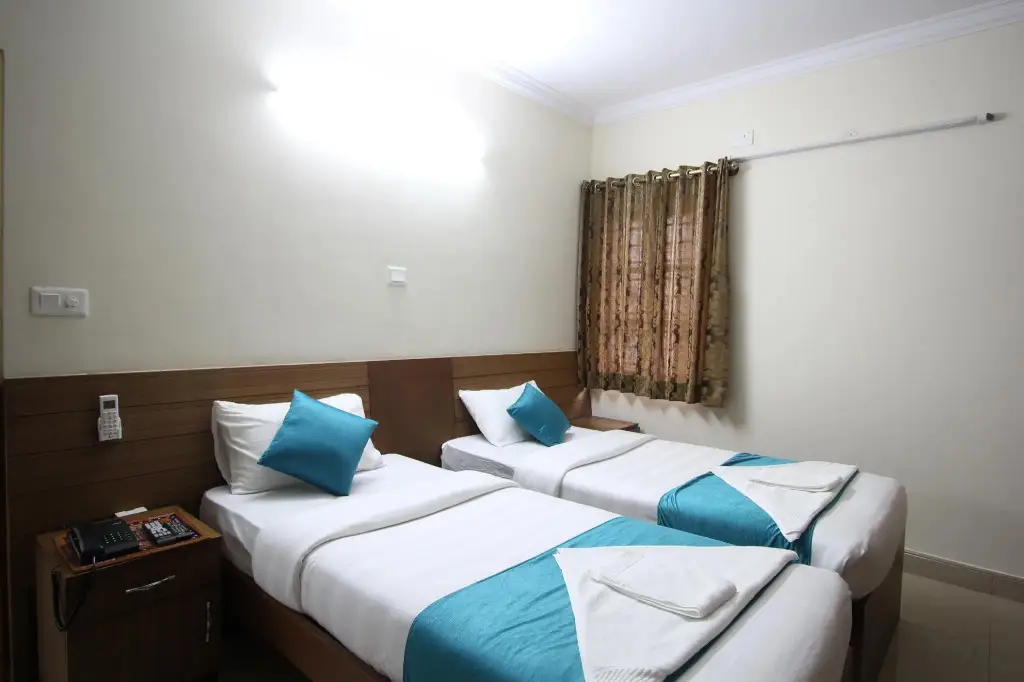 Бангалор: White Feather Hotel
