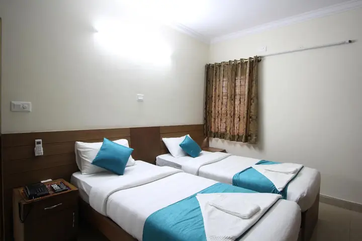Бангалор: White Feather Hotel