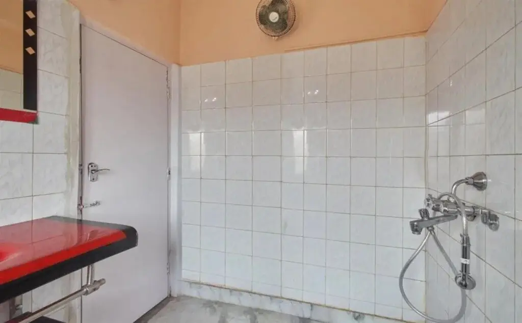 Колката: OYO Balaji Inn