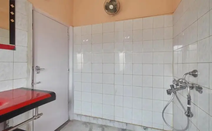 Колката: OYO Balaji Inn