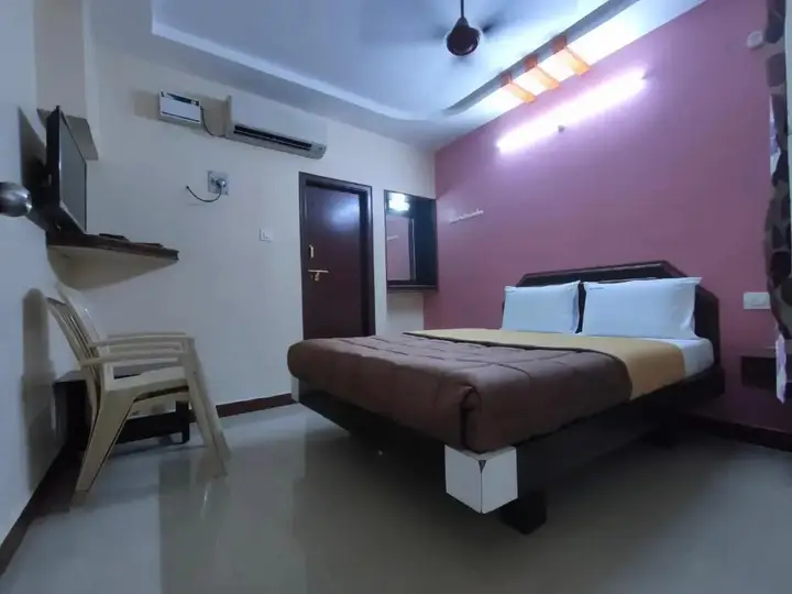 Тирупати: Hotel DKR residency