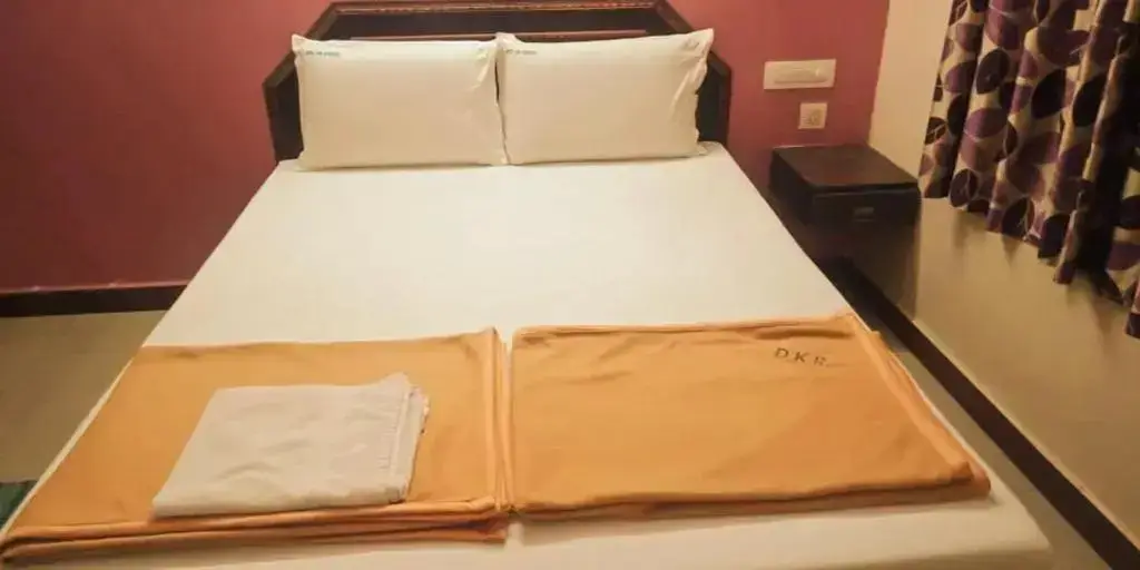 Тирупати: Hotel DKR residency