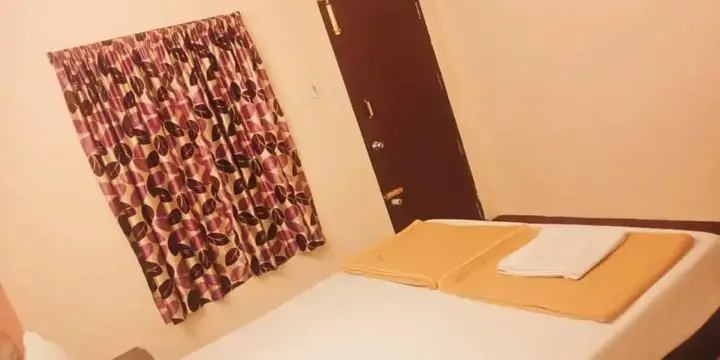 Тирупати: Hotel DKR residency
