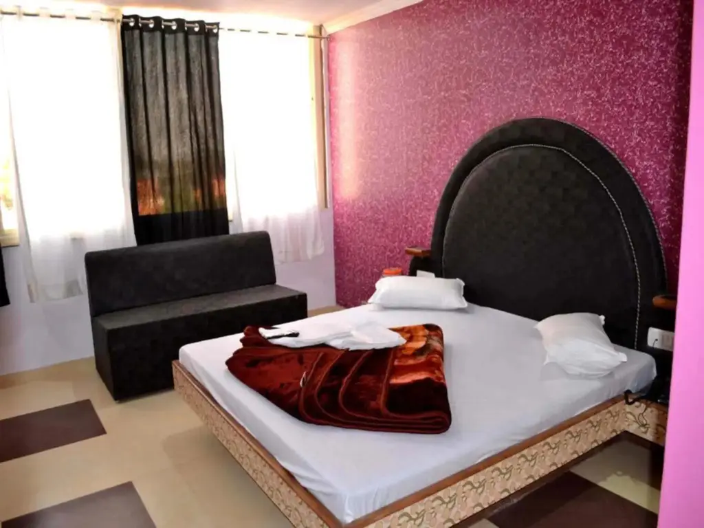 Пачмарай: Hotel Rock Manor
