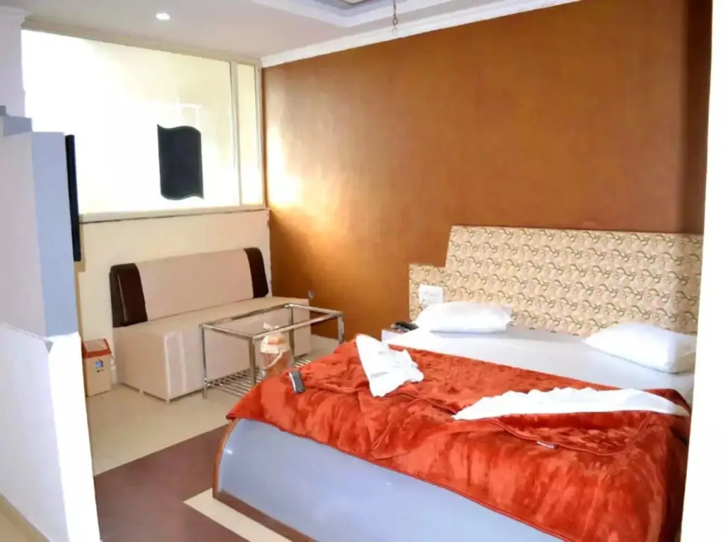 Пачмарай: Hotel Rock Manor