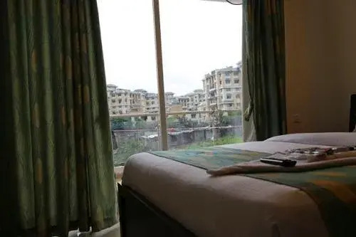 Пуна: 14 Square Kharadi